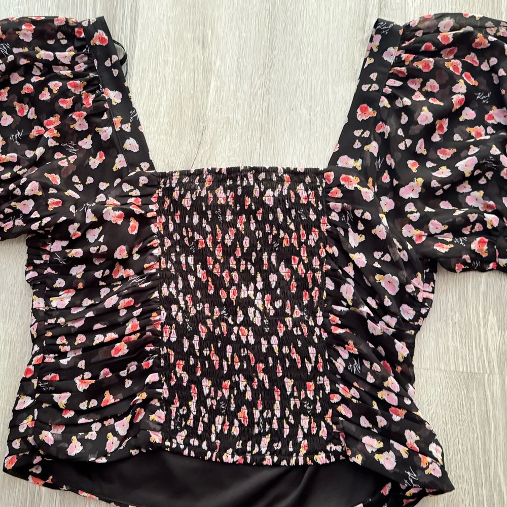 Karl Lagerfeld Paris Floral Print Black Top - Picture 10 of 12